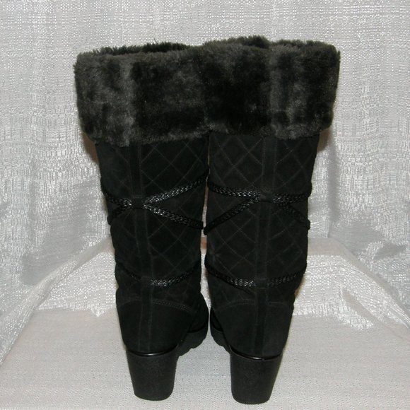 COPY - Beautiful Authentic MARC JACOBS Black Quilted Suede Fur Platform Boots s… - Picture 3 of 7